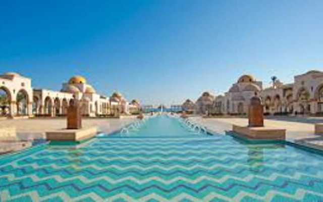 Beachfront and sea View in 5 Star Hotel Hurghada