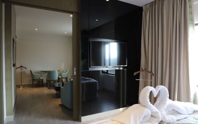 The Cruze Premium Boutique Hotel