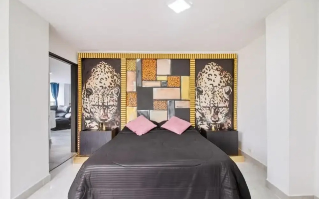 2bedroom with pooltable 1 block -Lleras