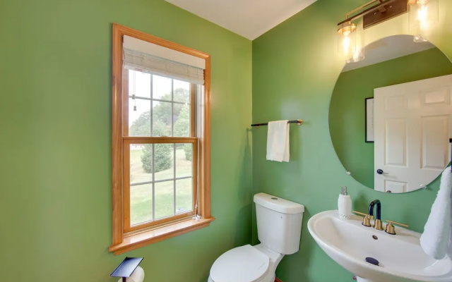 Game Room & Covered Patio: Hummelstown Hideaway