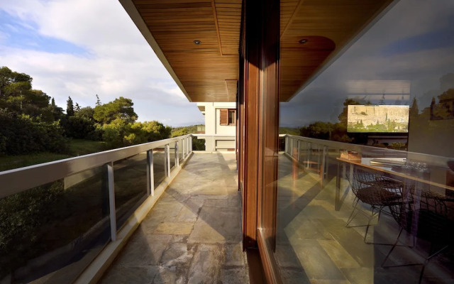 KARYATIS LUXURY MAISONETTE by K&K