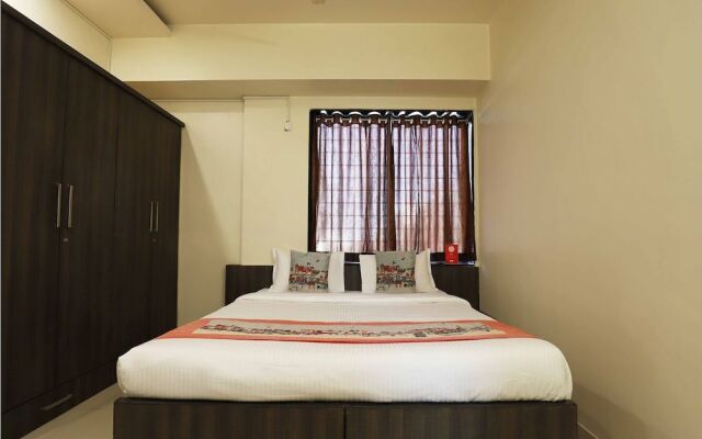 OYO 10680 Hotel Royal Inn