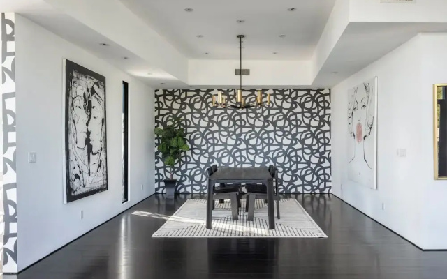 Bird Street Home min away from Sunset Blvd