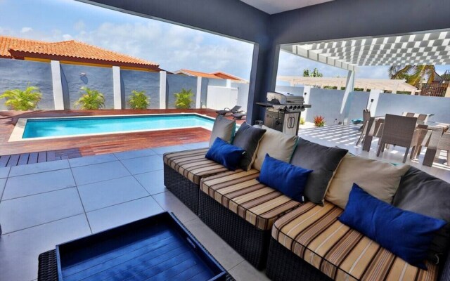 Gorgeous Villa Pool Side Massages Private Chef 46 Seconds to Beach