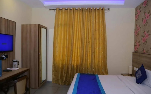 OYO Rooms Paras down Town Mall