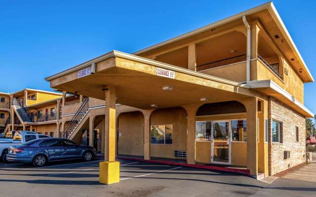 Econo Lodge near the University of Arizona