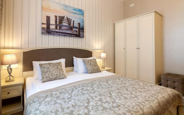 Royal mini-apart hotel on Serbska 6