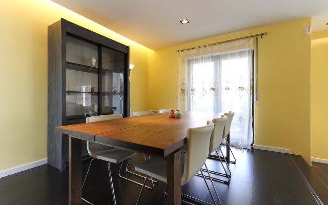 Parede Villa With Pool by Homing