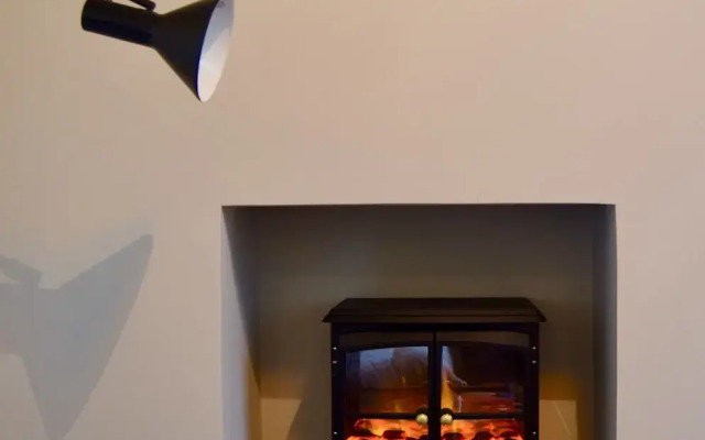 Spacious 1 Bedroom Flat With Garden