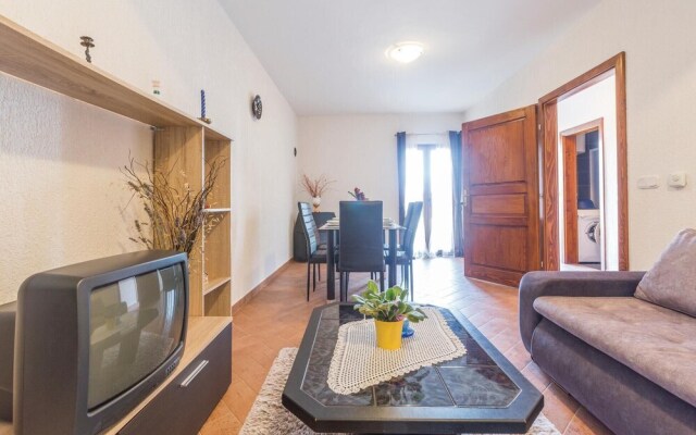 Nice Home in Radmani With Wifi and 2 Bedrooms