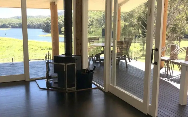 Lake House Watermark Estate Lake Tinaroo