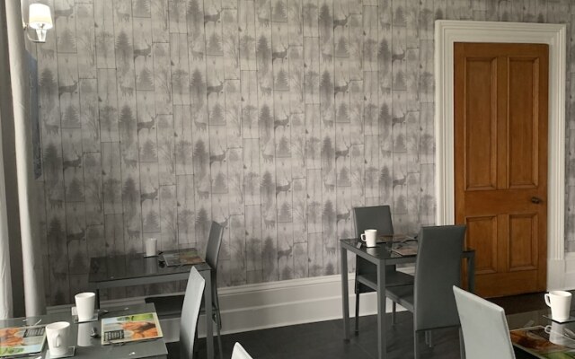 Ashburn House De Luxe B&B