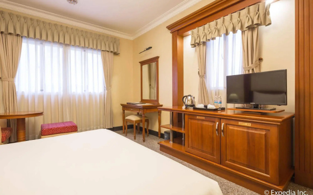 Silverland May Hotel