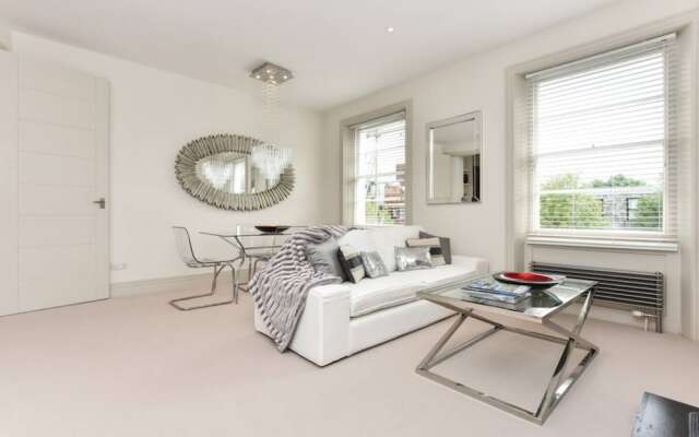 Stylish 3 Bedroom Apartment In Pimlico