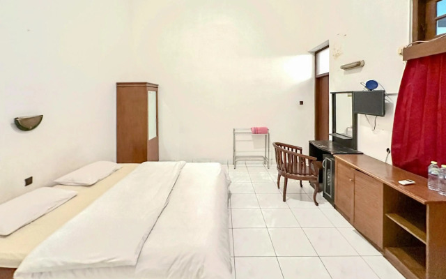 OYO 759 Hotel Dewi Sri