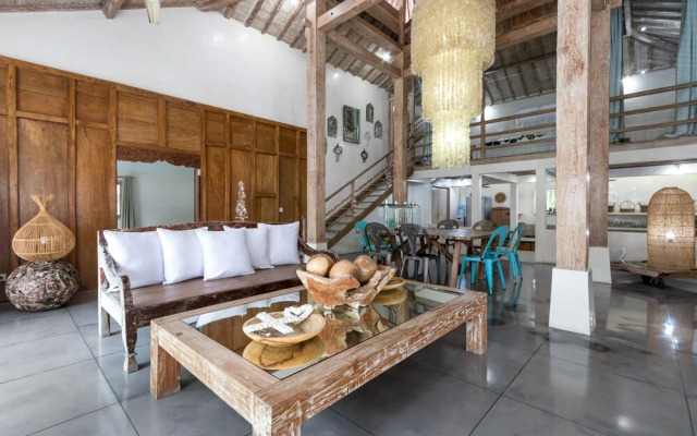 Villa Putih Seminyak