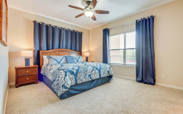 'rio Vista' Condo: Direct Guadalupe River Access!