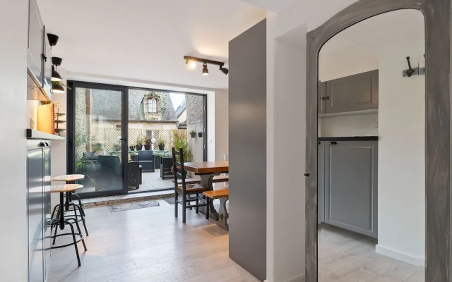 Fascinating Apartment in Bayeux With Communal Terrace/living Room and Kitchen