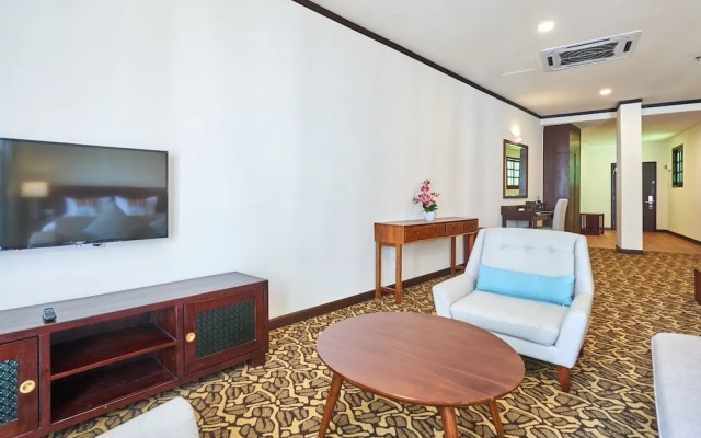 OYO Home 89378 The Platinum Suites