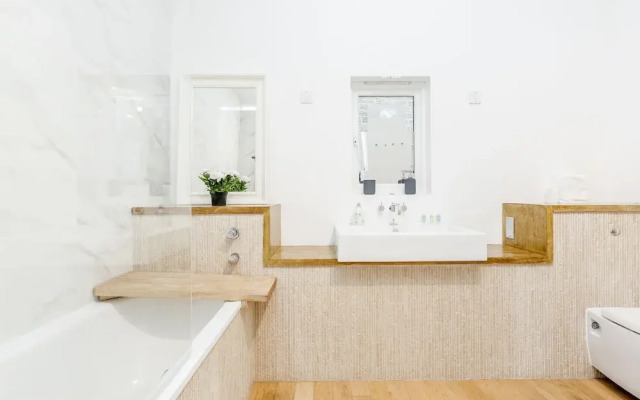 Dashing Duplex Bond Apartment WOOD