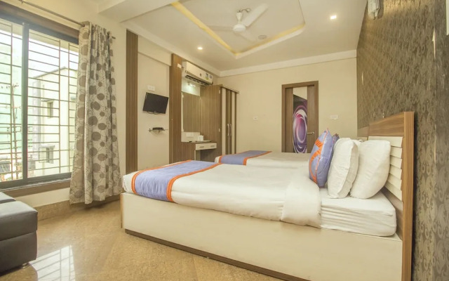 Capital O 28319 Hotel Ganayak