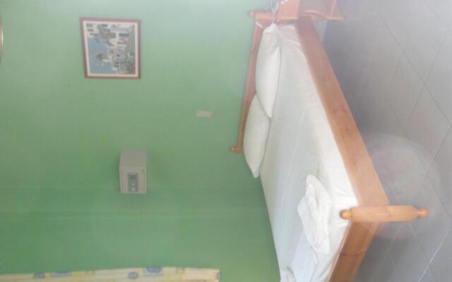 Manos Apartments