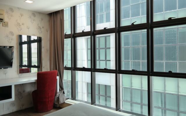 Summer Oscar Boutique Hotel