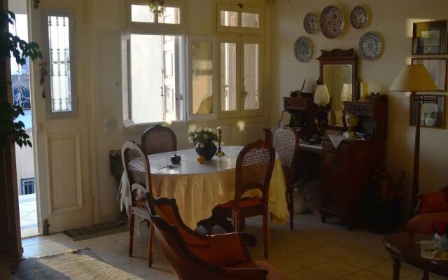 Sophisticated Central House In Tinos