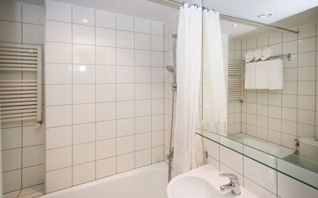 Pakat Suites Hotel