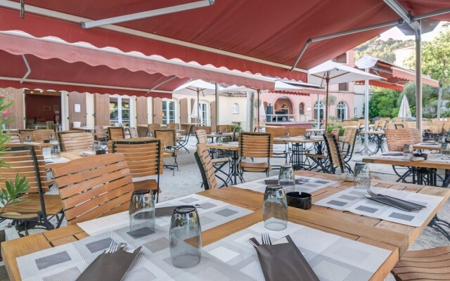 Modern Holiday Home With Dishwasher in the Ardèche Region