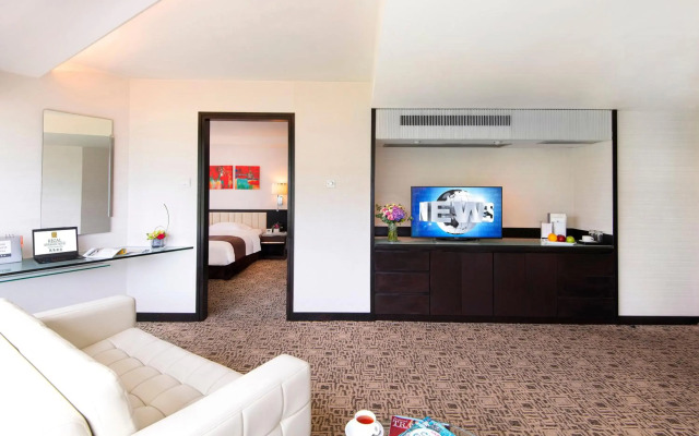 Regal Riverside Hotel