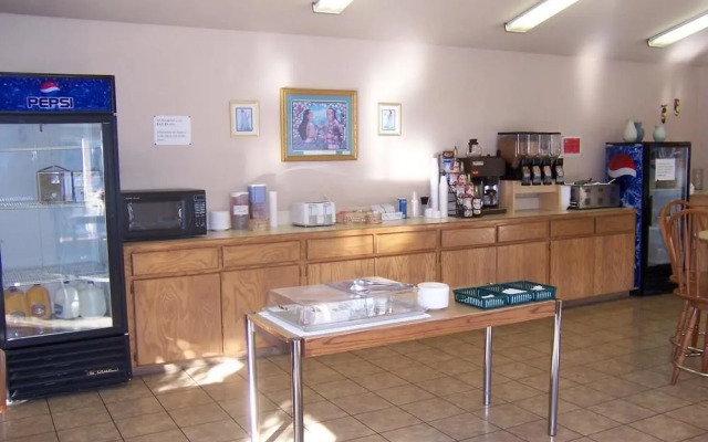 Oak Hill Inn & Suites