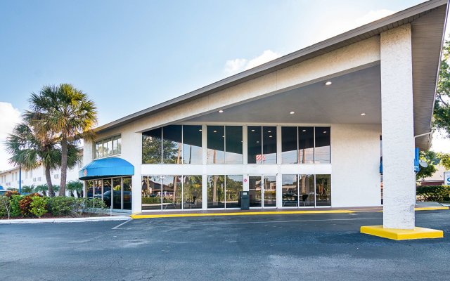 Motel 6 Tampa, FL - Fairgrounds