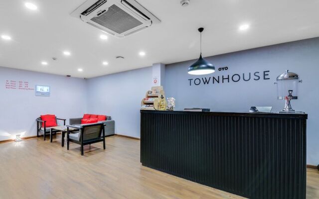 Oyo Townhouse 87 Spartan Nagar