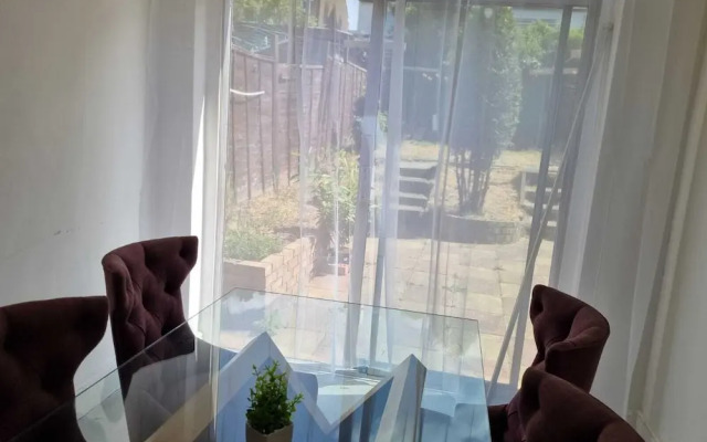 Large 4 Bed Terraced House