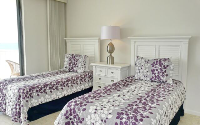 Sun-bright Beachfront Condo With Pool/tennis Courts