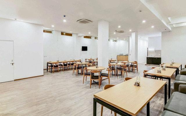 OYO Townhouse 70 Maula Ali Rd Knowledge Park III