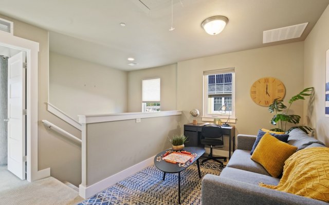 Quiet Urban Community – Designer Home W/ Hot Tub!
