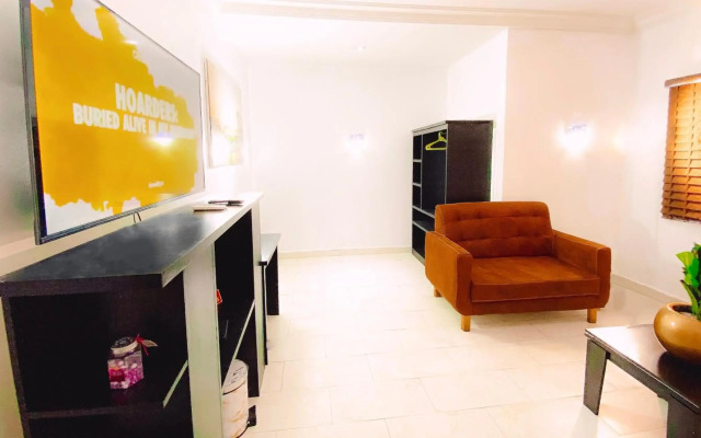 Royal Court Lounge & Boutique Hotel