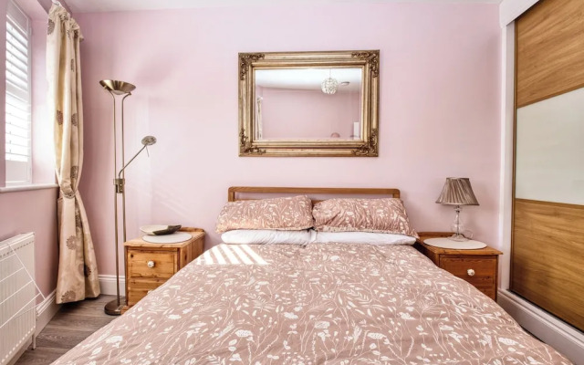 Beach, Dreamland, Restaurants Nearby- Sunny Garden