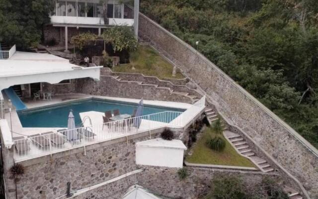 7BR Impresionante Casa De LAGO Con Alberca