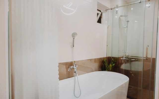 Silent Night Dem Lanh Hotel