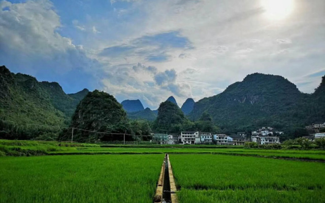 IU Hotels·Xingyi Sports Center