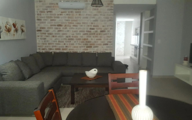 Elegant Apartment at Grove Mall