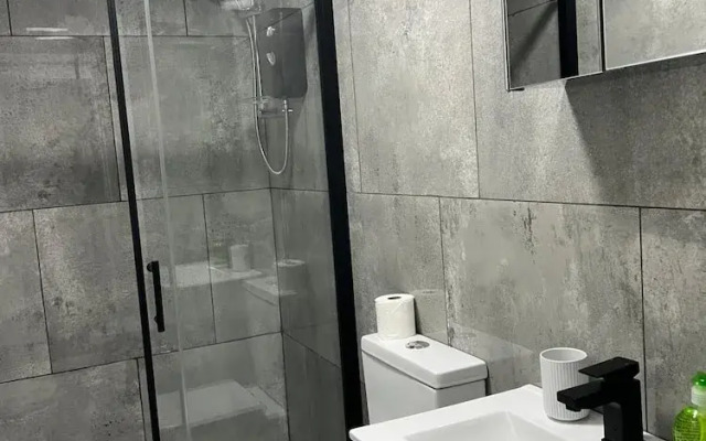 Luton Excellent 1 bed Apartment With Living Room