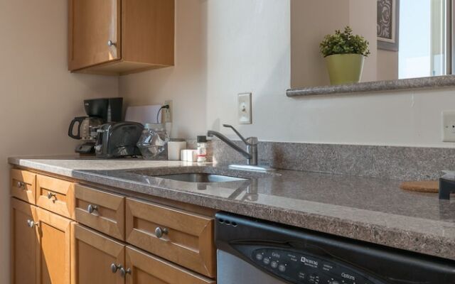 HomeAway Luxury Apartments at Newport