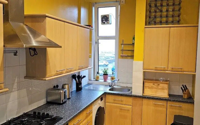 Snug - Macushla Apartment