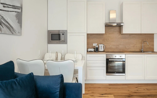 Modern Apartment With Open-air Parking
