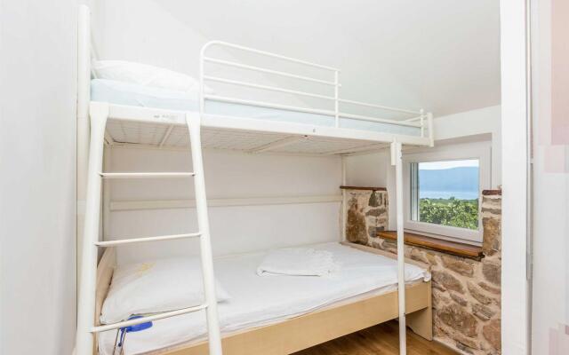 Holiday House Lara 04401