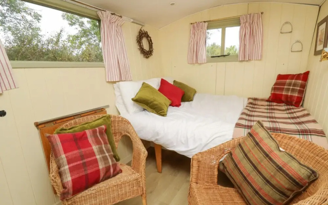 Tilly Gypsy-style Caravan Hut